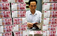 Китай запретил торговать юанем